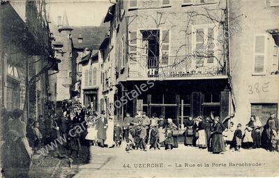 Carte postale ancienne La Rue et la Porte Barachande — Uzerche (Corrèze)