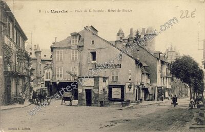 Carte postale ancienne Place de la bascule - Hôtel de France — Uzerche (Corrèze)