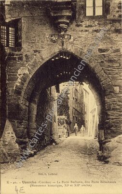 Carte postale ancienne La Porte Becharie, dite Porte Barachaude (Monument historique, XIe et XIIe siècles) — Uzerche (Corrèze)