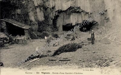 Carte postale ancienne Entrée d'une Carrière d'Ardoises — Vignols (Corrèze)