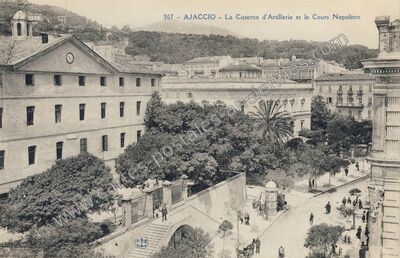 Carte postale ancienne La Caserne d'Artillerie et le Cours Napoléon — Ajaccio (Corse-du-Sud)