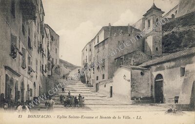 Carte postale ancienne Eglise Sainte-Erasme et Montée de la Ville — Bonifacio (Corse-du-Sud)