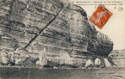 Carte postale ancienne Escalier du Roi d'Aragon taillé dans le roc en une nuit de siège — Bonifacio (Corse-du-Sud)