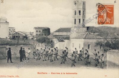 Carte postale ancienne Escrime à la baïonnette — Bonifacio (Corse-du-Sud)