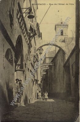 Carte postale ancienne Rue de l'Hôtel de Ville — Bonifacio (Corse-du-Sud)