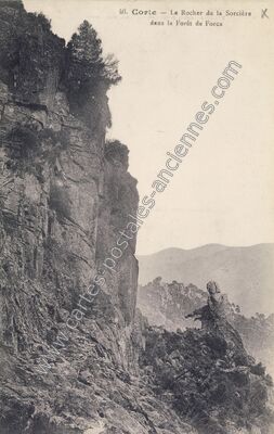 Carte postale ancienne Le Rocher de la Sorcière dans la Forêt de Forca — Corte (Haute-Corse)