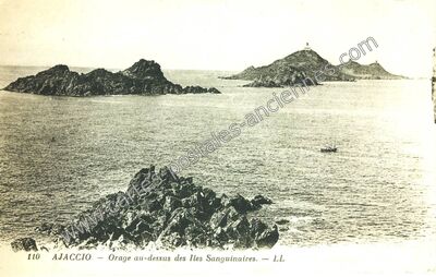 Carte postale ancienne Orage au-dessus des Iles Sanguinaires — Ajaccio (Corse-du-Sud)