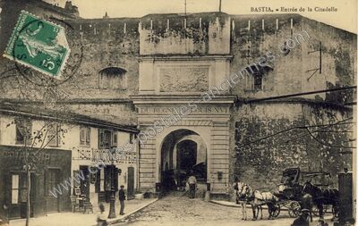 Carte postale ancienne Entrée de la Citadelle — Bastia (Haute-Corse)