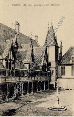 Carte postale ancienne Hôtel-Dieu - Un'Coin de la Cour d'Honneur — Beaune (Côte-d'Or)