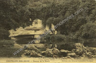 Carte postale ancienne Source de la Douix — Châtillon-sur-Seine (Côte-d'Or)