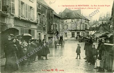 Carte postale ancienne Les Inondations - La Rue Anatole Hugot — Montbard (Côte-d'Or)