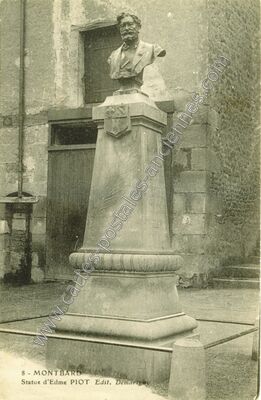 Carte postale ancienne Statue d'Edme PIOT — Montbard (Côte-d'Or)