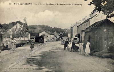 Carte postale ancienne La Gare - L'Arrivée du Tramway — Nod-sur-Seine (Côte-d'Or)