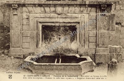 Carte postale ancienne Fontaine de la Samaritaine — Saint-Seine-l'Abbaye (Côte-d'Or)