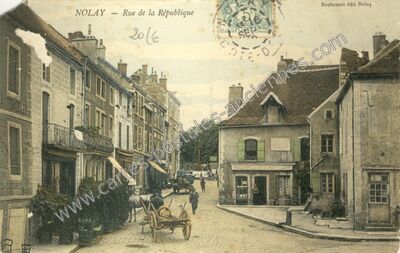 Carte postale ancienne Rue de la République — Nolay (Côte-d'Or)