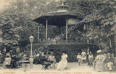 Carte postale ancienne Kiosque à Musique du Casino — Lamalou-les-Bains (Hérault)