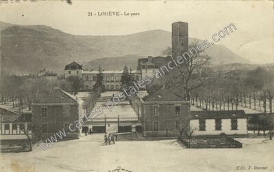 Carte postale ancienne Le parc — Lodève (Hérault)