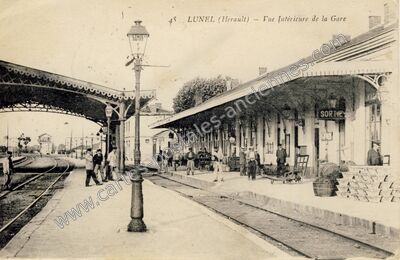 Carte postale ancienne Vue Intérieure de la Gare — Lunel (Hérault)