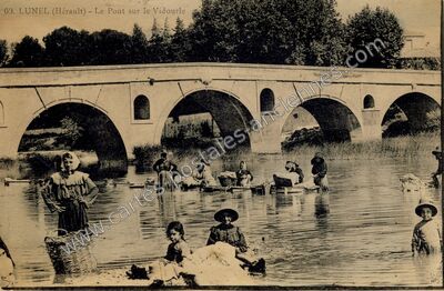 Carte postale ancienne Le Pont sur le Vidourle — Lunel (Hérault)