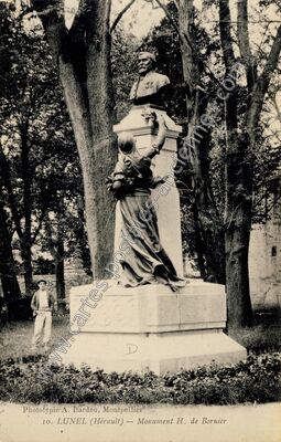 Carte postale ancienne Monument H. de Bornier — Lunel (Hérault)