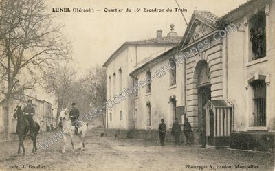 Carte postale ancienne Quartier du 16e Escadron du Train — Lunel (Hérault)