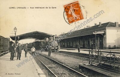 Carte postale ancienne Vue intérieure de la Gare — Lunel (Hérault)
