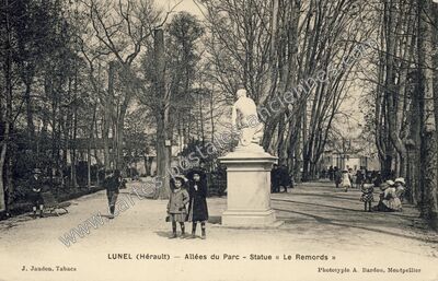 Carte postale ancienne Allées du Parc - Statue « Le Remords — Lunel (Hérault)