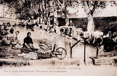 Carte postale ancienne Le Lavoir — Lunel (Hérault)