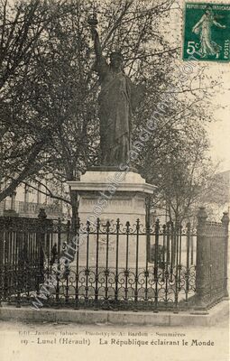 Carte postale ancienne La République éclairant le Monde — Lunel (Hérault)