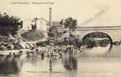 Carte postale ancienne Vidourle et le Pont — Lunel (Hérault)