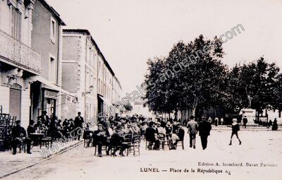 Carte postale ancienne Place de la République — Lunel (Hérault)