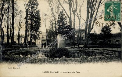 Carte postale ancienne Intérieur du Parc — Lunel (Hérault)