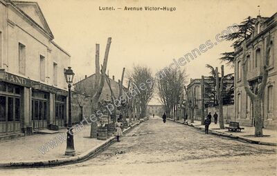 Carte postale ancienne Avenue Victor-Hugo — Lunel (Hérault)