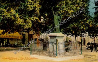 Carte postale ancienne Place de la République / Statue de la Liberté de Bartholdi — Lunel (Hérault)