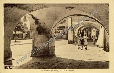 Carte postale ancienne Les Caladons — Lunel (Hérault)