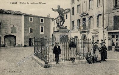 Carte postale ancienne Statue du Capitaine Ménard — Lunel (Hérault)
