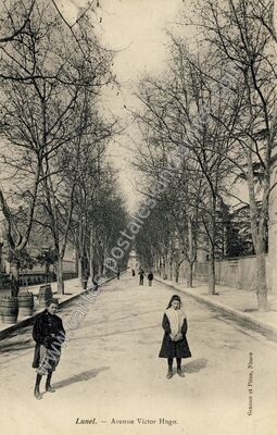Carte postale ancienne Avenue Victor Hugo — Lunel (Hérault)