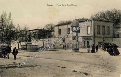 Carte postale ancienne Place de la République — Lunel (Hérault)