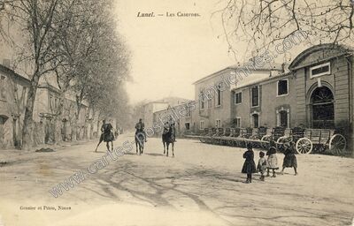 Carte postale ancienne Les Casernes — Lunel (Hérault)