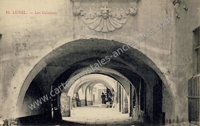 Carte postale ancienne Les Caladons — Lunel (Hérault)