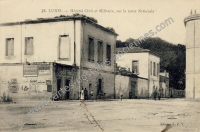 Carte postale ancienne Hôpital Civil et Militaire, sur la route Nationale — Lunel (Hérault)
