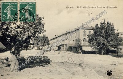 Carte postale ancienne Rond-Point de l'Esplanade — Lunel (Hérault)