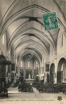 Carte postale ancienne Intérieur de l'Eglise paroissiale — Lunel (Hérault)