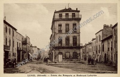 Carte postale ancienne Entrée des Remparts et Boulevard Lafayette — Lunel (Hérault)