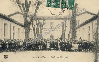 Carte postale ancienne Ecole de Garçons — Lunel (Hérault)