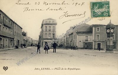Carte postale ancienne Place de la République — Lunel (Hérault)