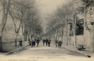 Carte postale ancienne Boulevard Victor-Hugo — Lunel (Hérault)