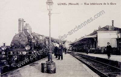Carte postale ancienne Vue intérieure de la Gare — Lunel (Hérault)