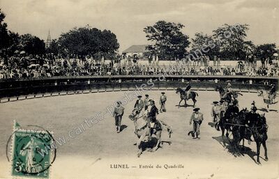 Carte postale ancienne Entrée du Quadrille — Lunel (Hérault)