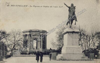 Carte postale ancienne Le Peyrou et Statue de Louis XV — Montpellier (Hérault)